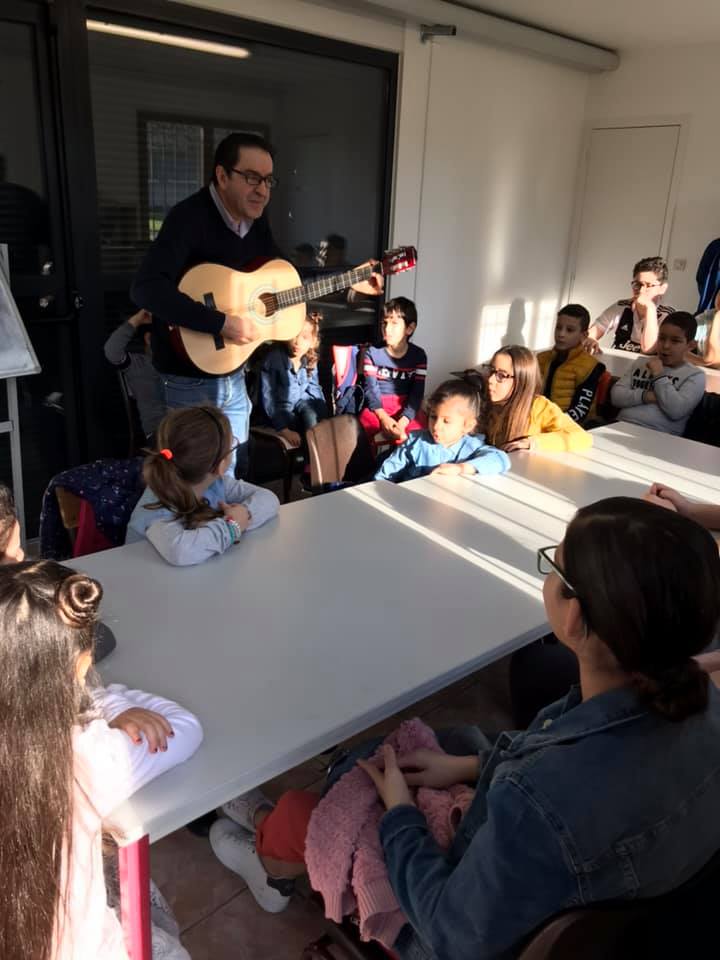  Ateliers d’initiation aux différents styles de musique algérienne. --Musique arabo andalouse .Musique kabyle (berbère)Malouf Constantinois : Musique du monde .Cours de guitare